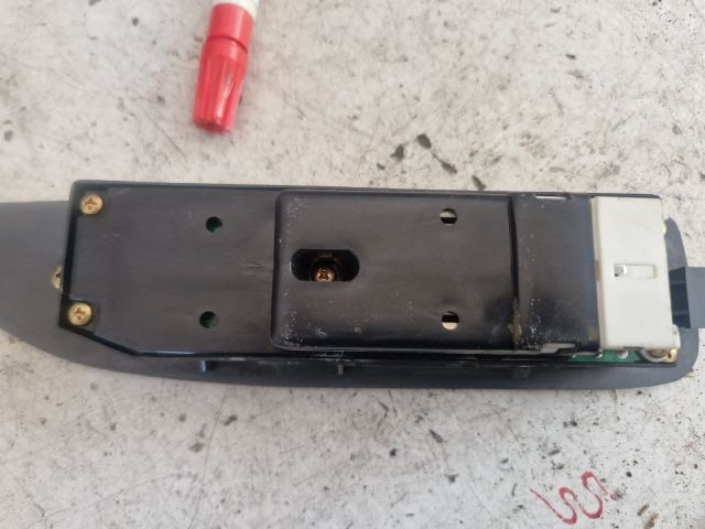 bontott SUZUKI SWIFT II Ablakemelő Kapcsoló Négyes / Kettes