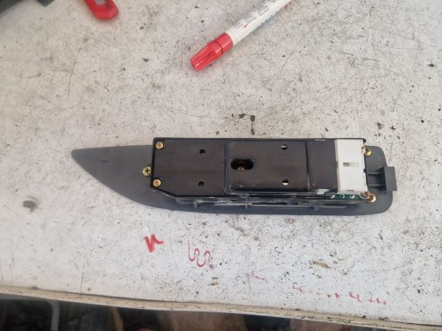 bontott SUZUKI SWIFT II Ablakemelő Kapcsoló Négyes / Kettes