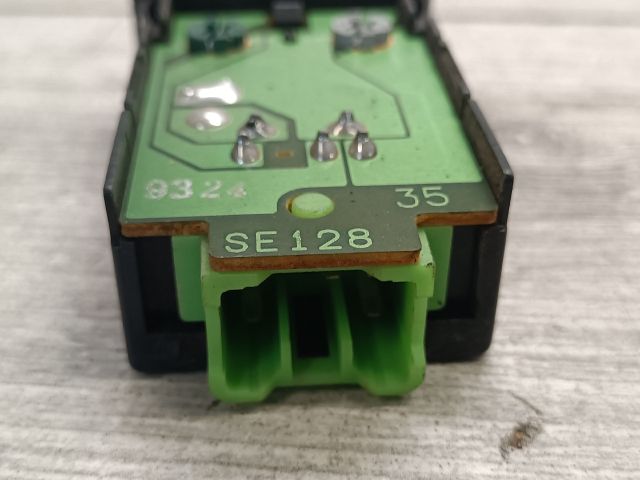 bontott SUZUKI SWIFT II Ablakfűtés Kapcsoló