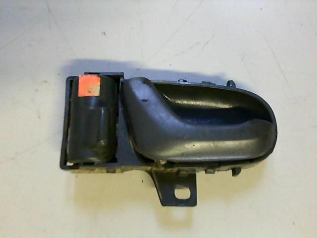 bontott SUZUKI SWIFT II Bal Belső Kilincs (Pozíciófüggetlen)