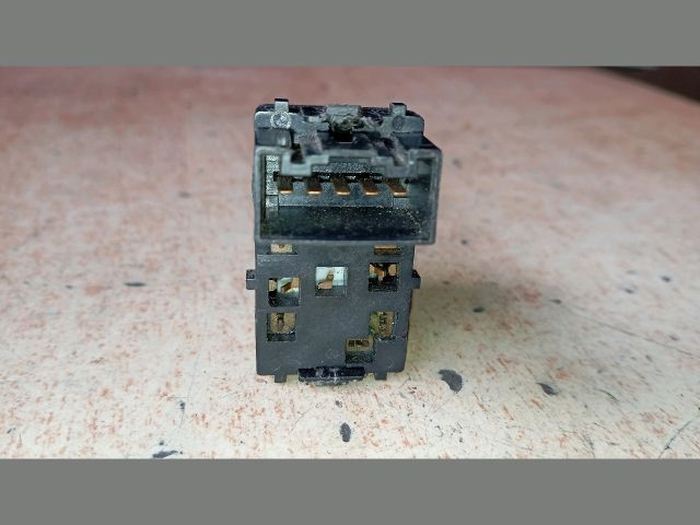 bontott SUZUKI SWIFT II Bal első Ablakemelő Kapcsoló