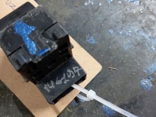 bontott SUZUKI SWIFT II Bal első Ablakemelő Kapcsoló