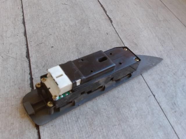 bontott SUZUKI SWIFT II Bal első Ablakemelő Kapcsoló