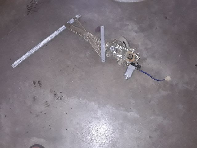 bontott SUZUKI SWIFT II Bal első Ablakemelő Szerkezet (Elektromos)