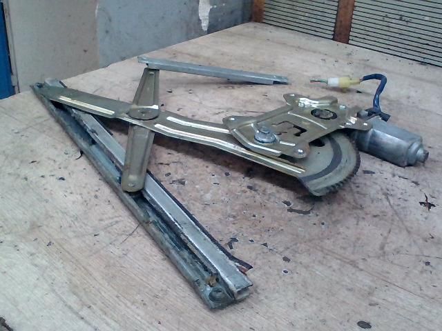 bontott SUZUKI SWIFT II Bal első Ablakemelő Szerkezet (Elektromos)