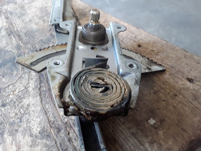 bontott SUZUKI SWIFT II Bal első Ablakemelő Szerkezet (Mechanikus)