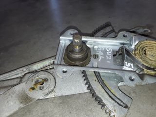 bontott SUZUKI SWIFT II Bal első Ablakemelő Szerkezet (Mechanikus)