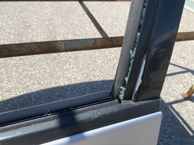 bontott SUZUKI SWIFT II Bal első Ajtó (Részeivel)