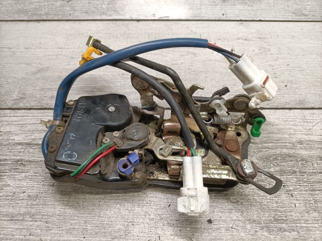 bontott SUZUKI SWIFT II Bal első Ajtózár