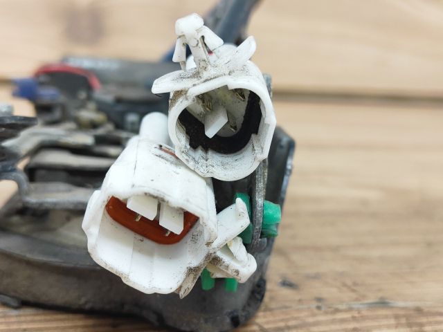 bontott SUZUKI SWIFT II Bal első Ajtózár