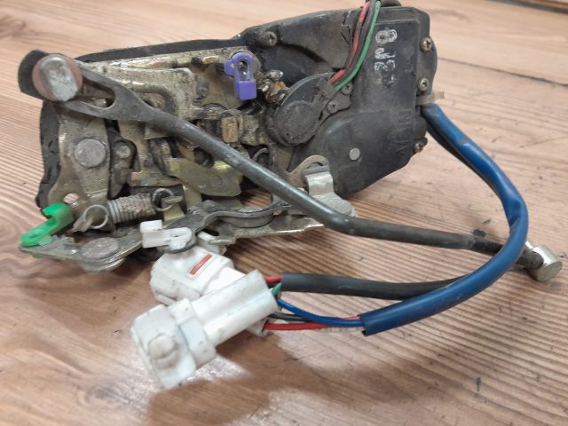 bontott SUZUKI SWIFT II Bal első Ajtózár