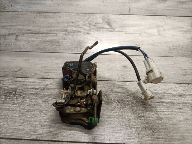 bontott SUZUKI SWIFT II Bal első Ajtózár