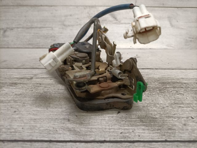 bontott SUZUKI SWIFT II Bal első Ajtózár