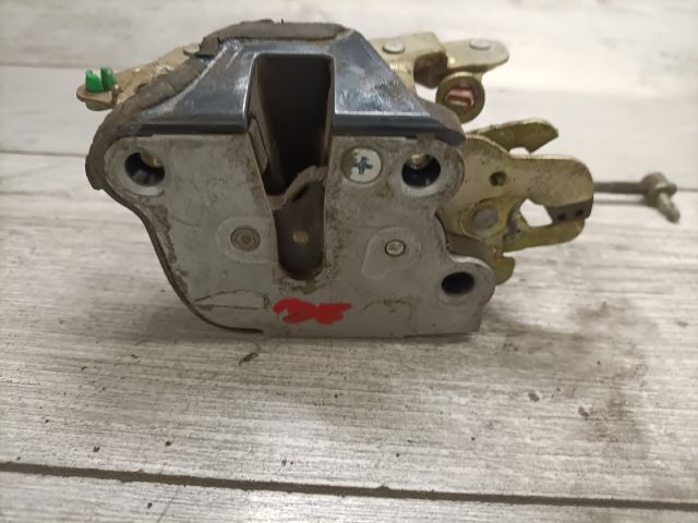 bontott SUZUKI SWIFT II Bal első Ajtózár