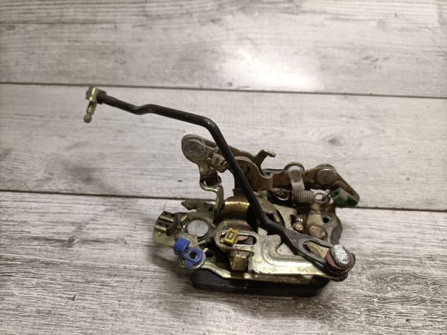 bontott SUZUKI SWIFT II Bal első Ajtózár