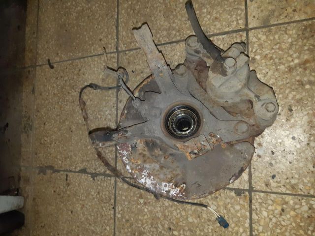 bontott SUZUKI SWIFT II Bal első Csonkállvány Kerékaggyal