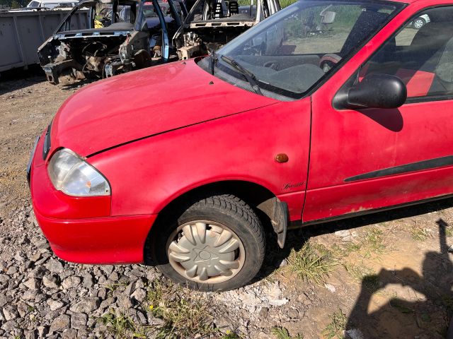 bontott SUZUKI SWIFT II Bal első Dobbetét (Kerékjárati, Műanyag)