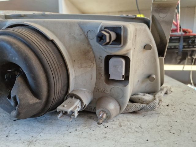 bontott SUZUKI SWIFT II Bal Fényszóró