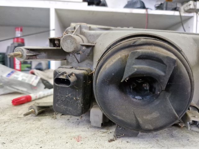 bontott SUZUKI SWIFT II Bal Fényszóró