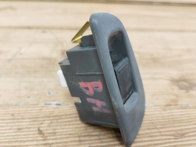 bontott SUZUKI SWIFT II Bal hátsó Ablakemelő Kapcsoló