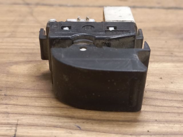 bontott SUZUKI SWIFT II Bal hátsó Ablakemelő Kapcsoló