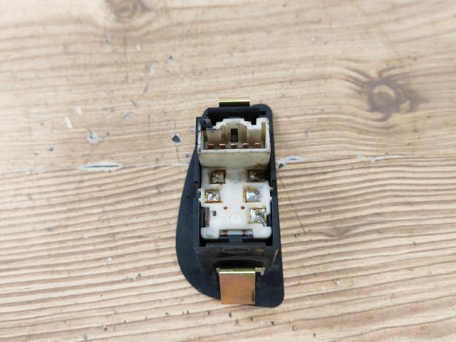 bontott SUZUKI SWIFT II Bal hátsó Ablakemelő Kapcsoló