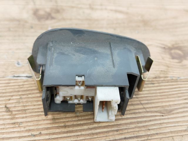 bontott SUZUKI SWIFT II Bal hátsó Ablakemelő Kapcsoló