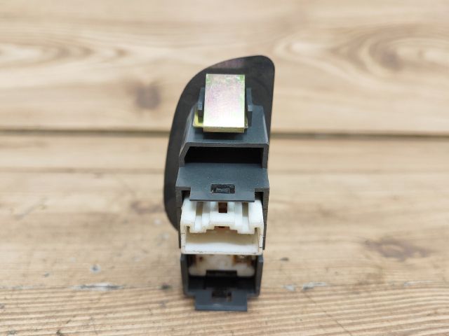 bontott SUZUKI SWIFT II Bal hátsó Ablakemelő Kapcsoló