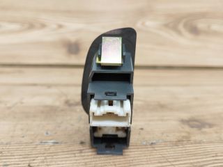 bontott SUZUKI SWIFT II Bal hátsó Ablakemelő Kapcsoló