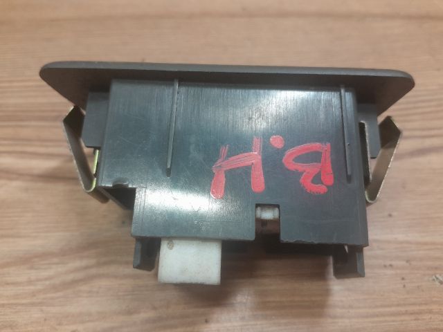 bontott SUZUKI SWIFT II Bal hátsó Ablakemelő Kapcsoló