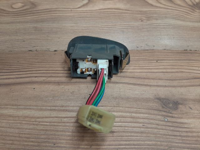 bontott SUZUKI SWIFT II Bal hátsó Ablakemelő Kapcsoló