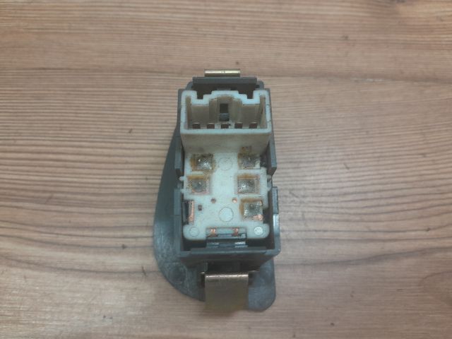 bontott SUZUKI SWIFT II Bal hátsó Ablakemelő Kapcsoló