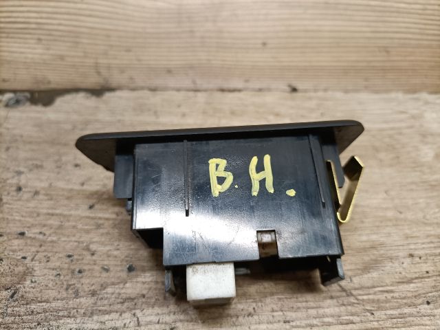 bontott SUZUKI SWIFT II Bal hátsó Ablakemelő Kapcsoló