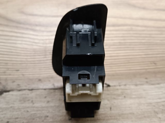 bontott SUZUKI SWIFT II Bal hátsó Ablakemelő Kapcsoló