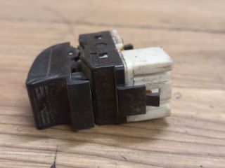 bontott SUZUKI SWIFT II Bal hátsó Ablakemelő Kapcsoló