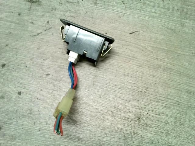 bontott SUZUKI SWIFT II Bal hátsó Ablakemelő Kapcsoló