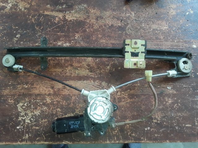 bontott SUZUKI SWIFT II Bal hátsó Ablakemelő Szerkezet (Elektromos)