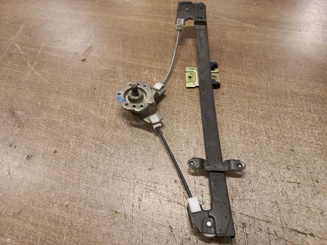 bontott SUZUKI SWIFT II Bal hátsó Ablakemelő Szerkezet (Mechanikus)
