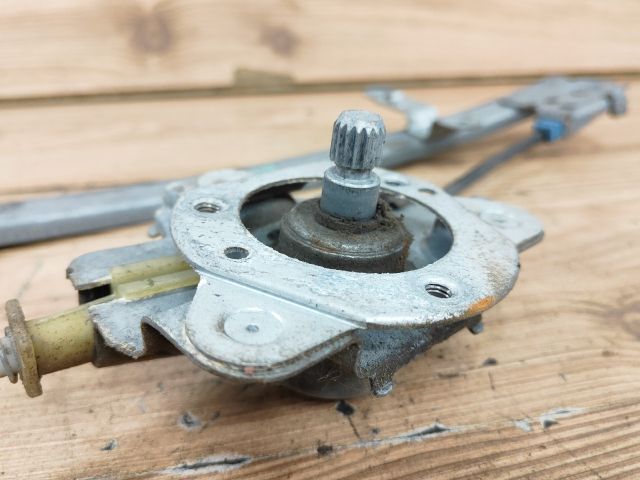 bontott SUZUKI SWIFT II Bal hátsó Ablakemelő Szerkezet (Mechanikus)