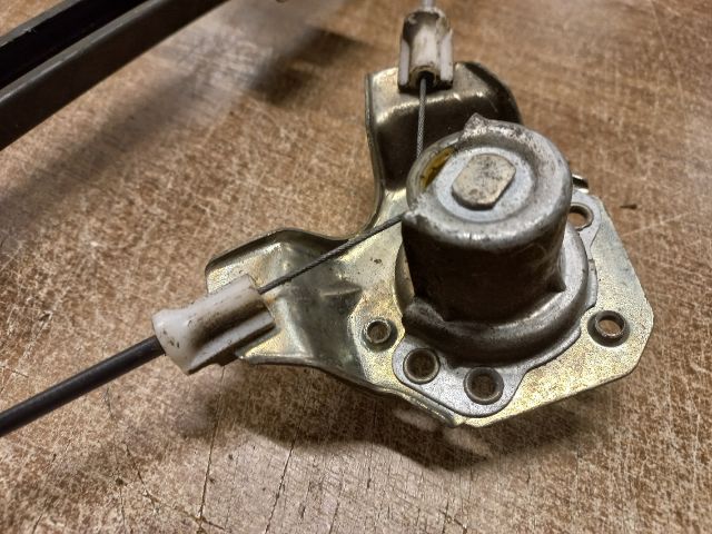 bontott SUZUKI SWIFT II Bal hátsó Ablakemelő Szerkezet (Mechanikus)