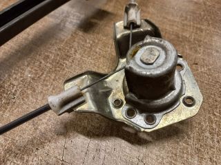 bontott SUZUKI SWIFT II Bal hátsó Ablakemelő Szerkezet (Mechanikus)