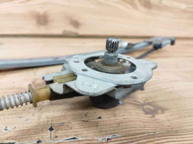 bontott SUZUKI SWIFT II Bal hátsó Ablakemelő Szerkezet (Mechanikus)