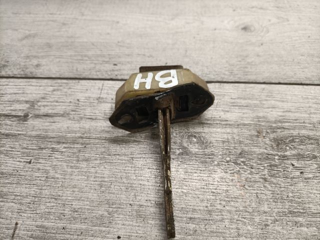 bontott SUZUKI SWIFT II Bal hátsó Ajtóhatároló