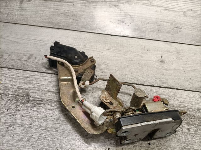 bontott SUZUKI SWIFT II Bal hátsó Ajtózár