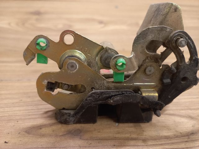 bontott SUZUKI SWIFT II Bal hátsó Ajtózár