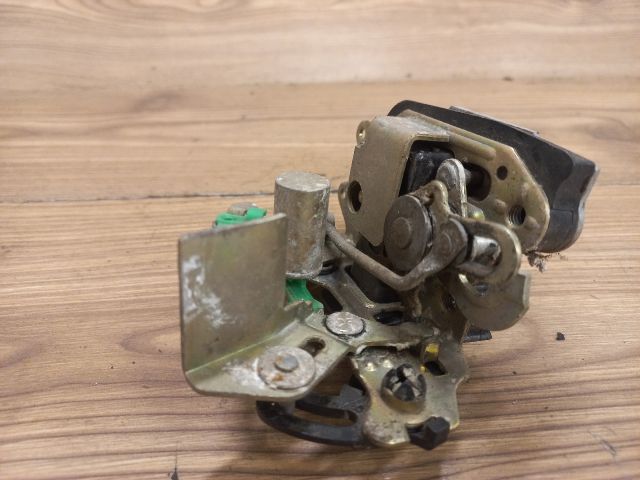 bontott SUZUKI SWIFT II Bal hátsó Ajtózár