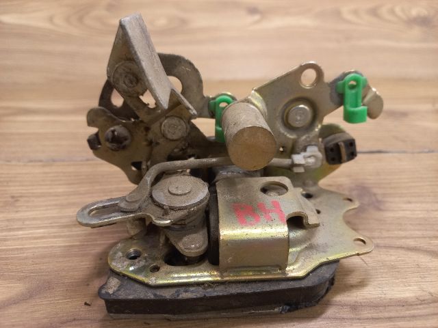 bontott SUZUKI SWIFT II Bal hátsó Ajtózár