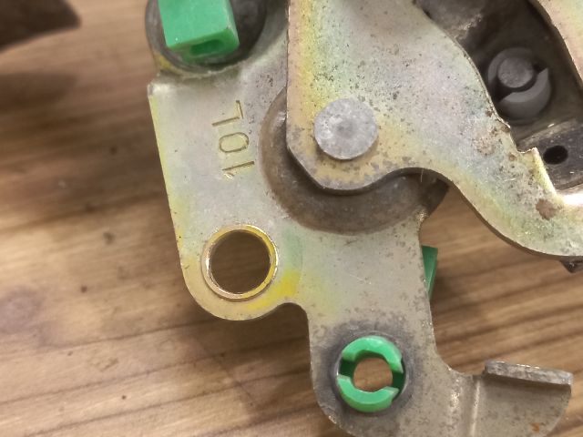 bontott SUZUKI SWIFT II Bal hátsó Ajtózár