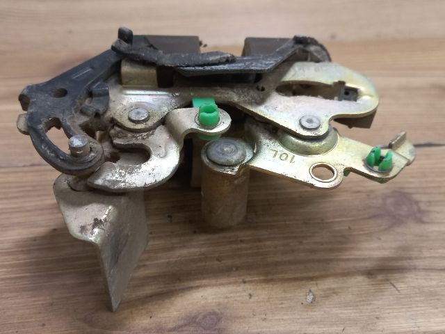 bontott SUZUKI SWIFT II Bal hátsó Ajtózár