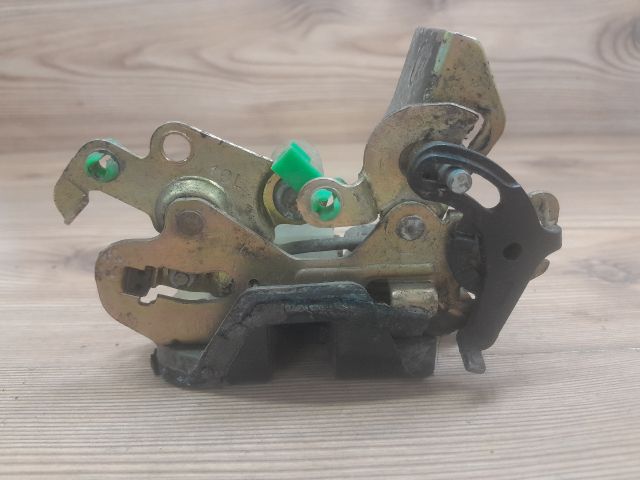 bontott SUZUKI SWIFT II Bal hátsó Ajtózár